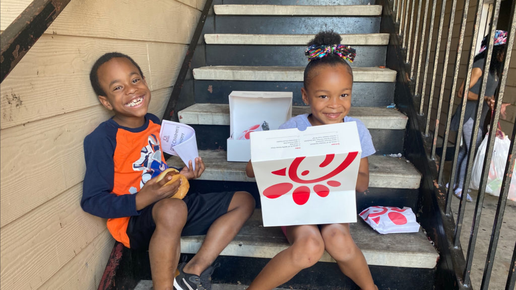 kids-eating-chick-fil-a-boxed-meals